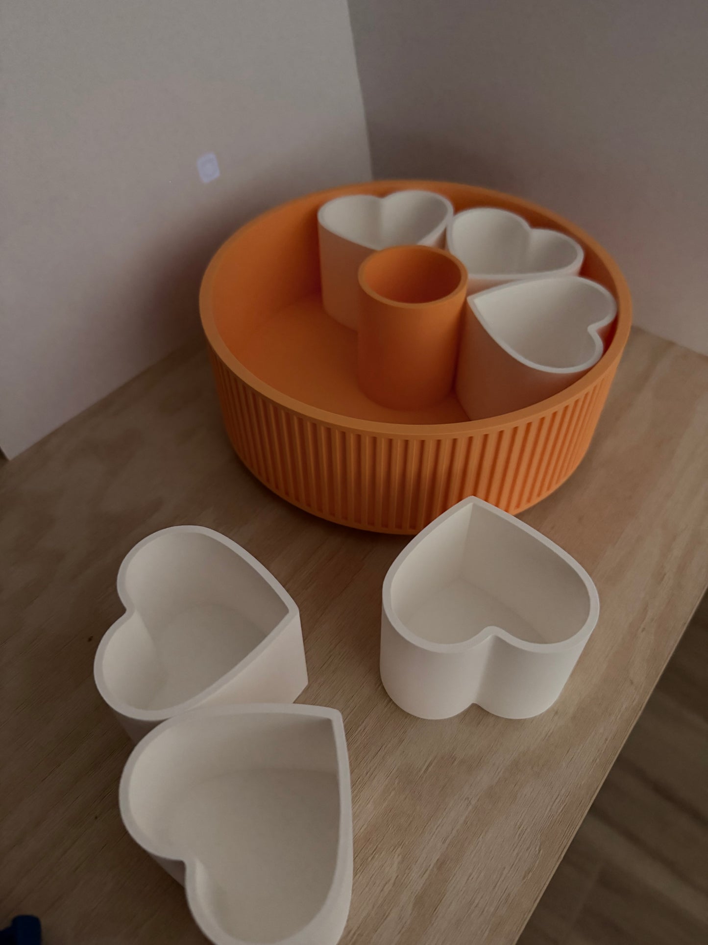 Elegante Snack- & Dekoschale mit 6 herausnehmbaren Herz-Fächern