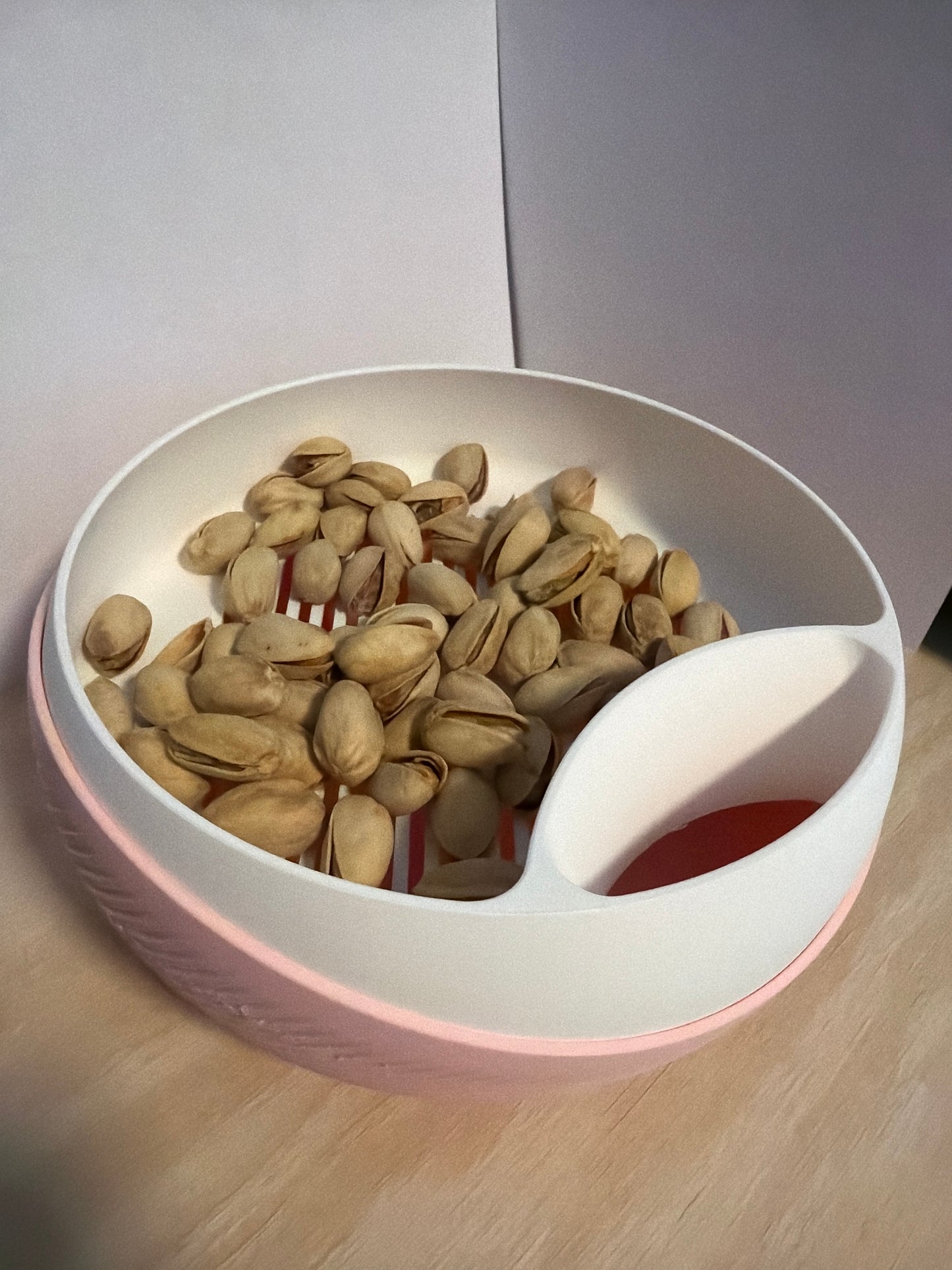 3D-gedruckte Pistazienschale mit Schalenfach – Geschenkidee Schweiz